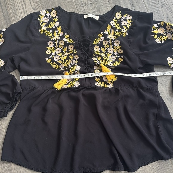 Luna Moon | Yellow and White Floral Embroidered Black Blouse Size Large - Picture 8 of 13